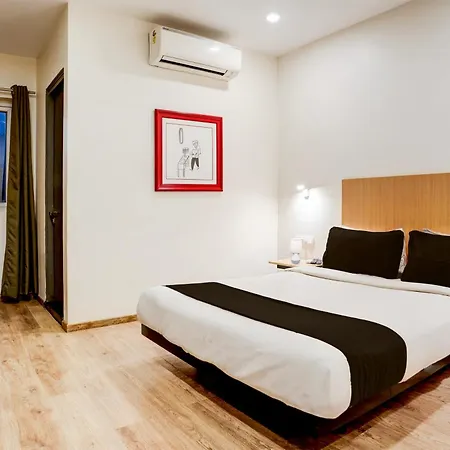 Super Townhouse Ulsoor Near Halasuru Metro Station